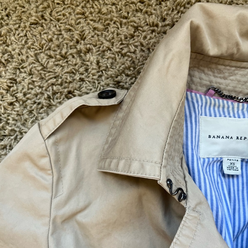 Banana Republic petite trench coat - Picture 7 of 8